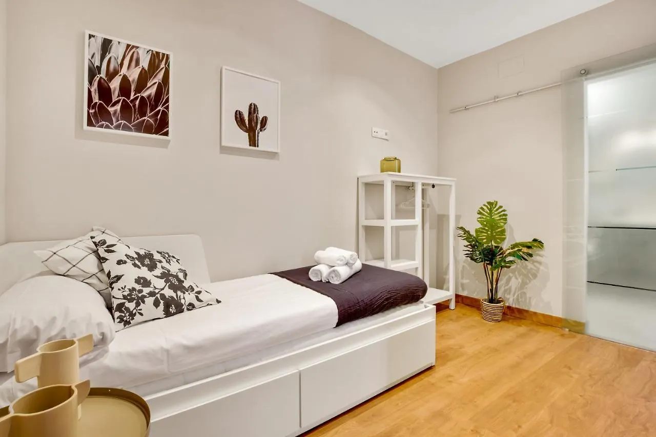 Modern & Quite Appartment At Larios Málaga Apartman